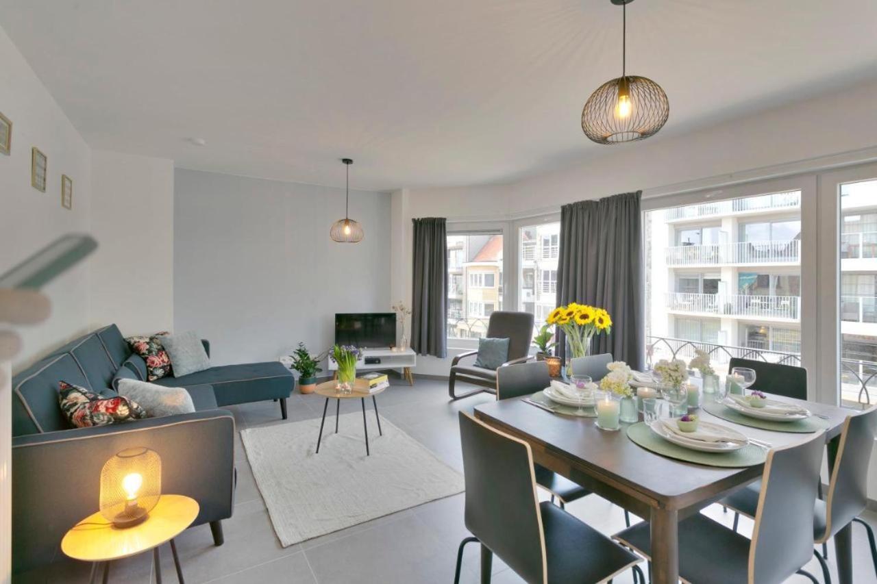 Delightful Family Apartment At Only 50 Meters From The Beach / Panne A Cote De Panne Bagian luar foto